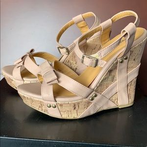 Pink bow-tie wedges